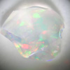 Opale noble contra luz